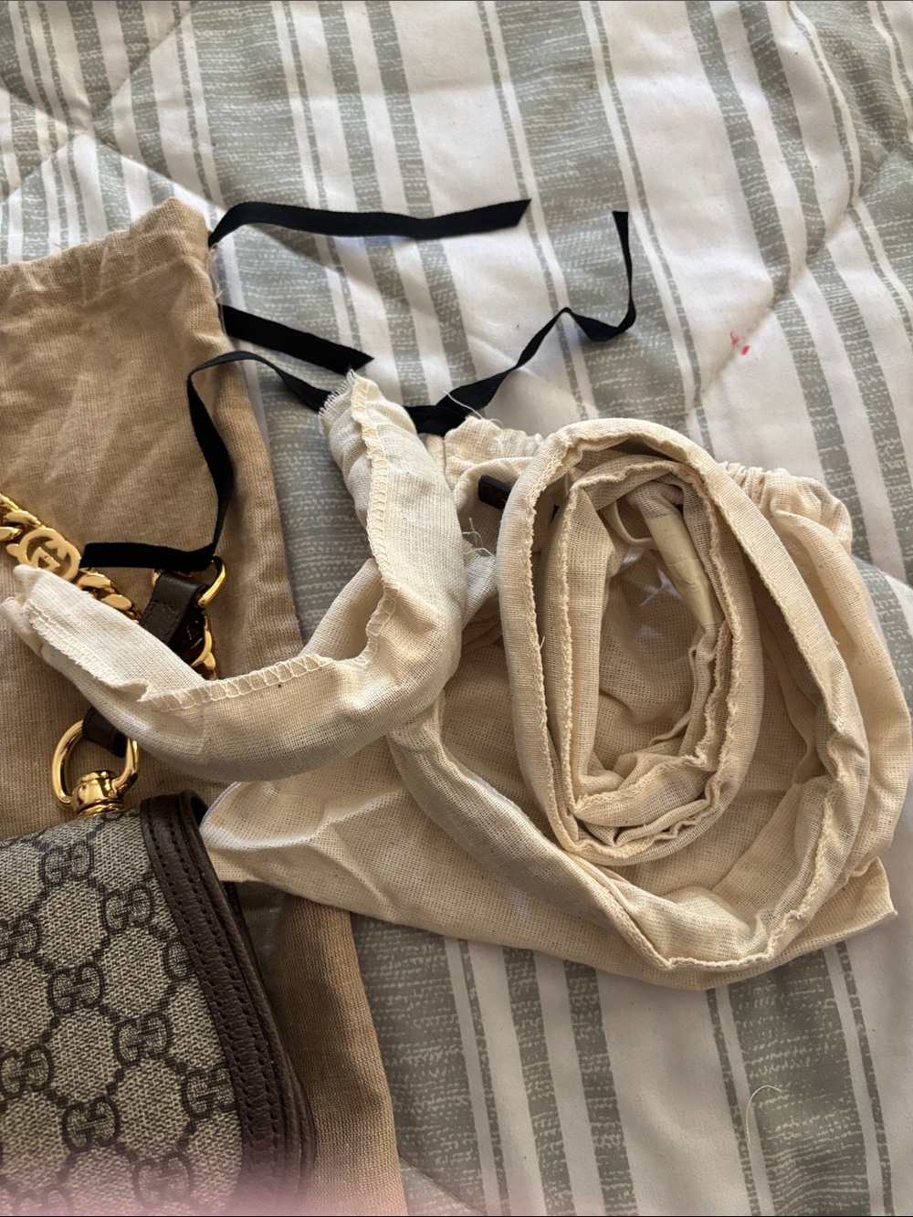 Gucci Brown GG Canvas Shoulder Bag with Gold Heart Logo and Chain Handle - Picture 6 of 13
